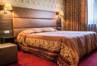 Отель Spa Hotel Dvoretsa Велинград Стандартный двухместный номер с 1 кроватью или 2 отдельными кроватями-1